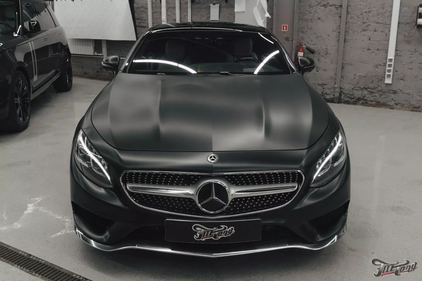 Смена стиля Mercedes S-class Coupe! Оклеили кузов в темно-серый винил от Oracal, окрасили диски
